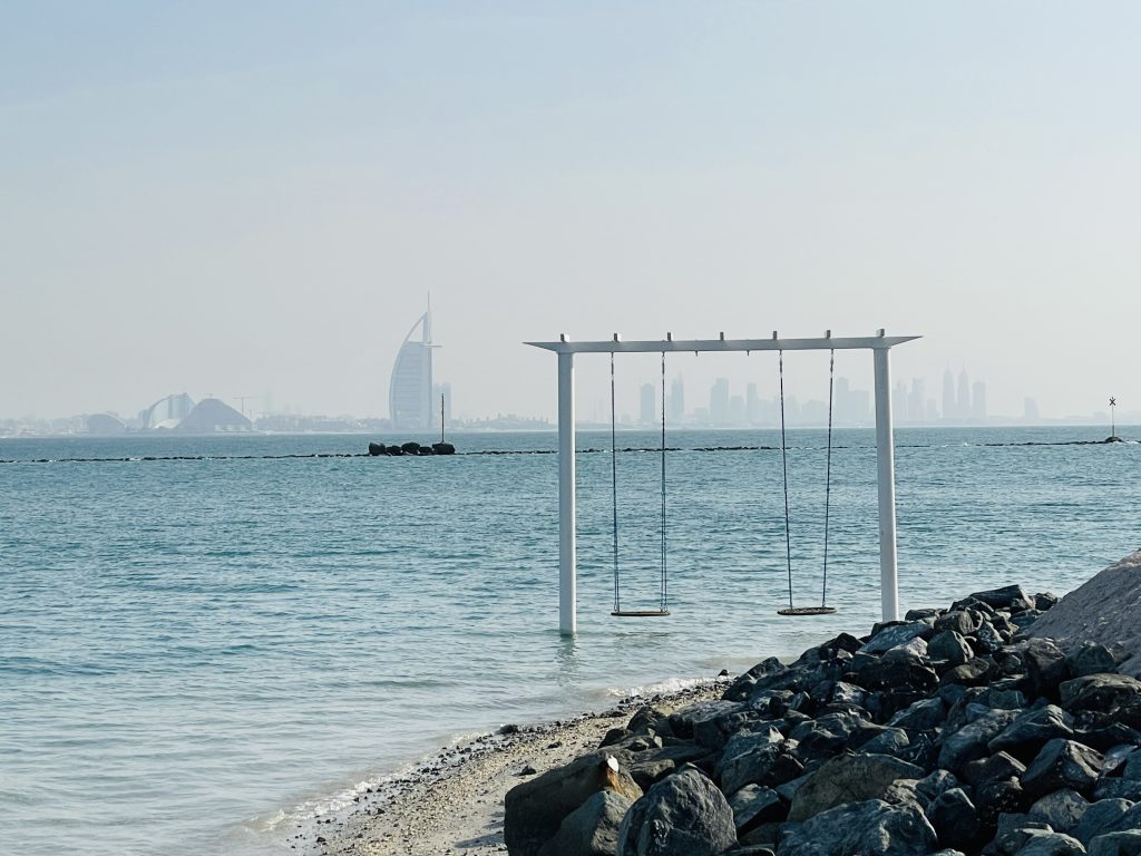 海上のブランコ